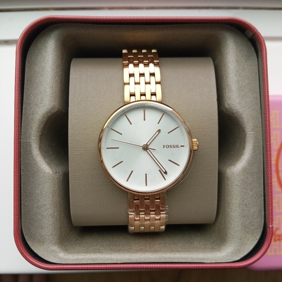 🌼 NWT Fossil rose gold tone watch - Picture 3 of 5